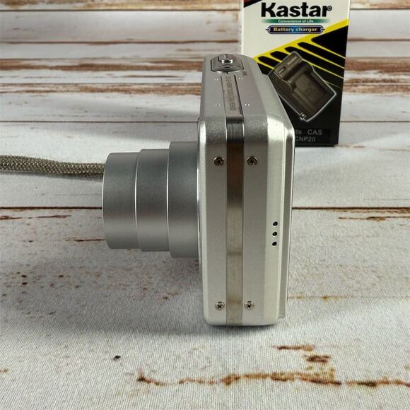 Casio EXILIM EX-Z57 5.0MP Digital Camera Silver Compact Design - Picture 4 of 9